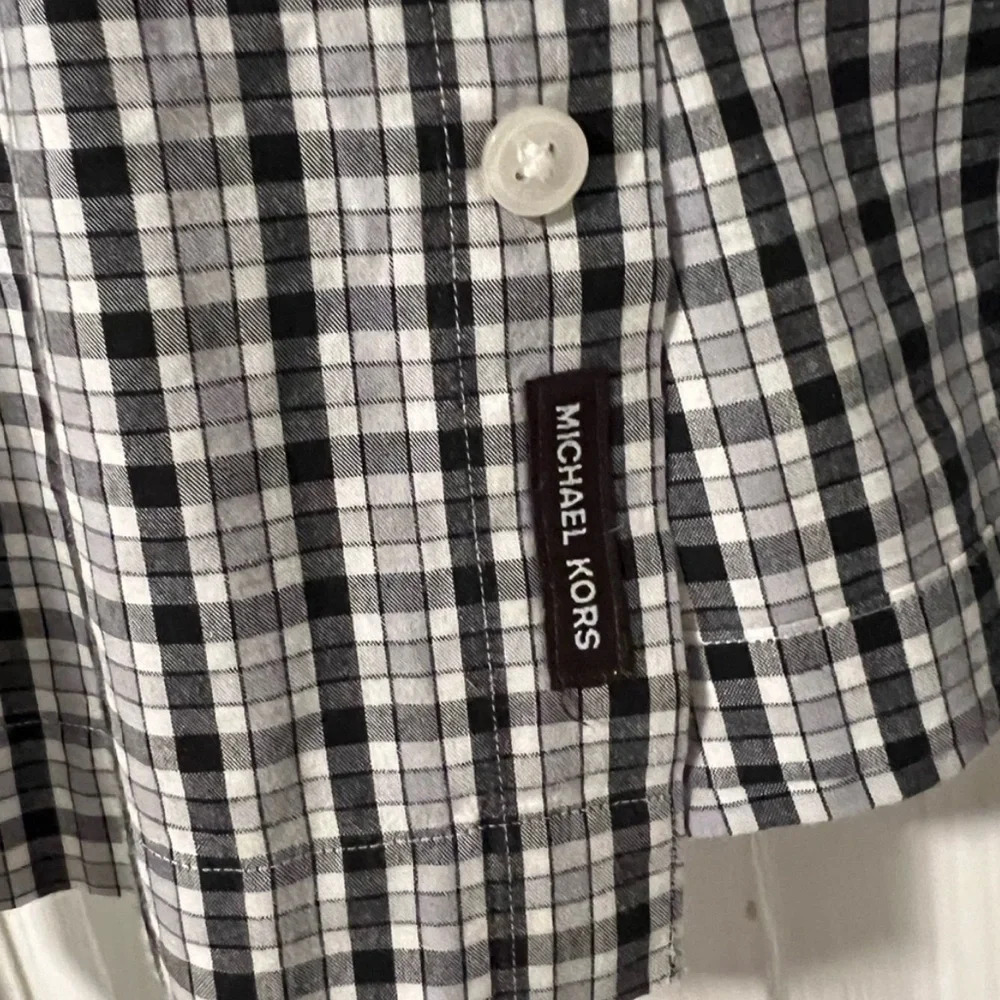 Men’s XL Michael Kors button down short sleeve shirt - Picture 3 of 6